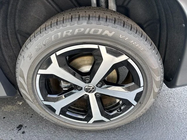 New 2026 Pure White Volkswagen SE image 40