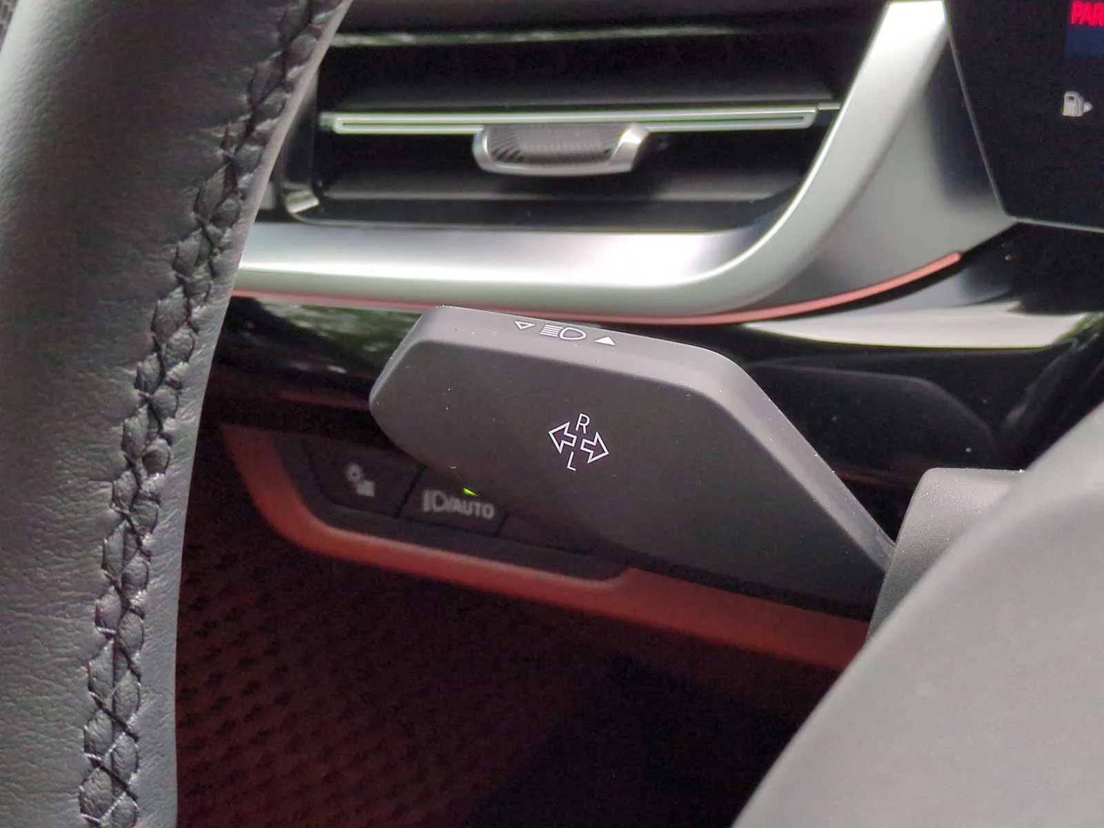 New 2026 Cape York Green Metallic BMW xDrive28i image 28
