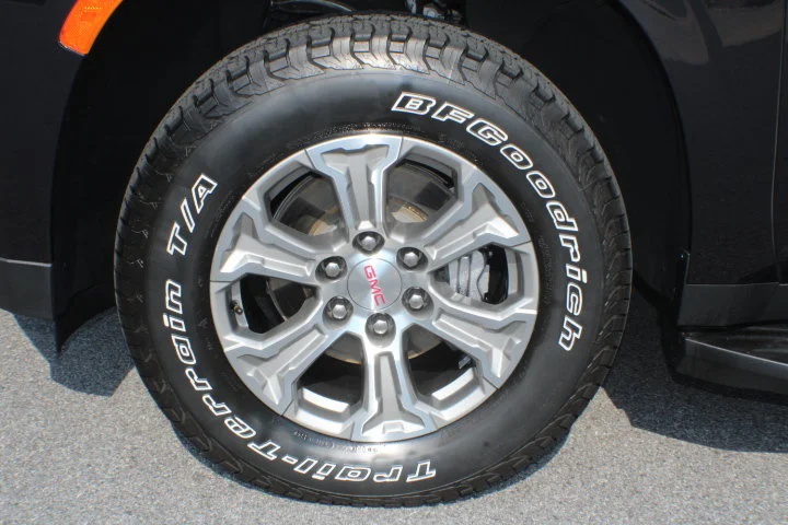 Certified Used 2022 Midnight Blue Metallic GMC SLE image 5