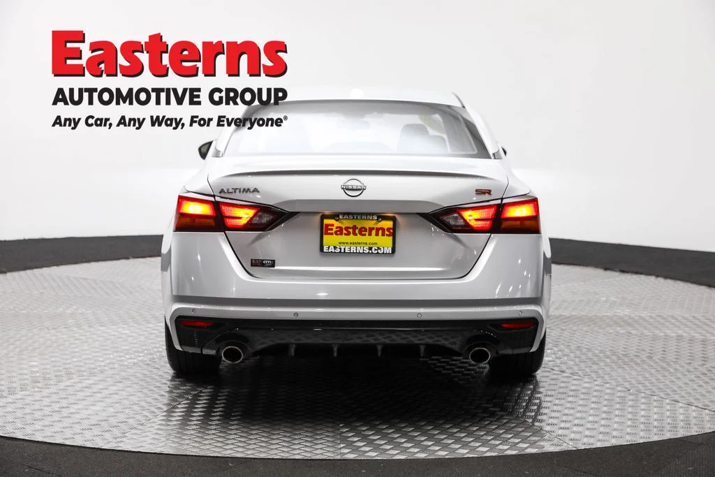 Used 2024 Silver Nissan 2.5 SR image 6