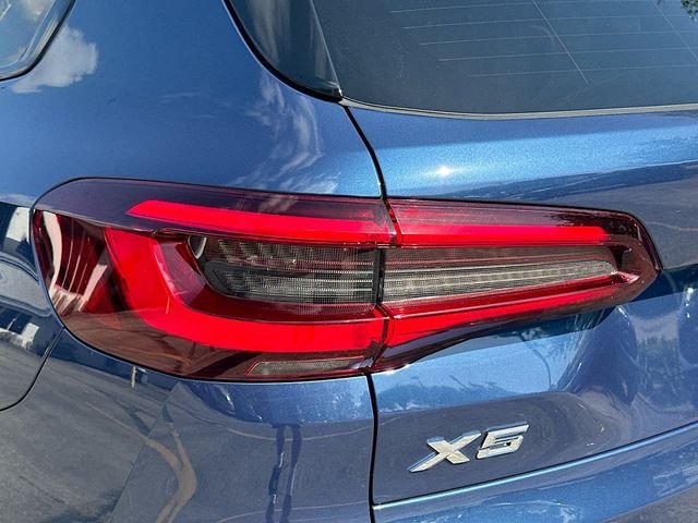 Used 2022 Blue BMW xDrive40i image 32