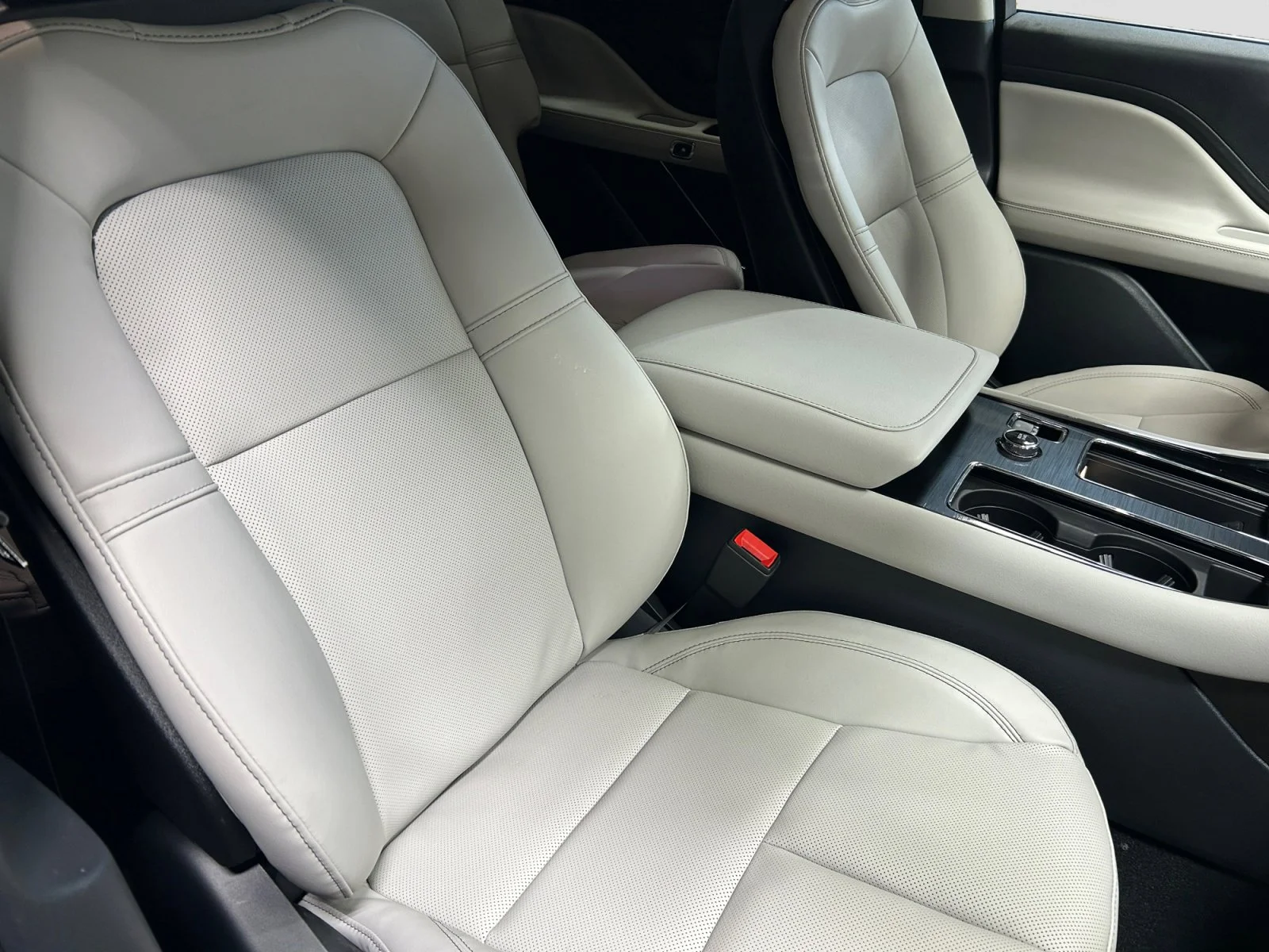 New 2026 Pristine White Metallic Tri-Coat Lincoln Premiere image 12