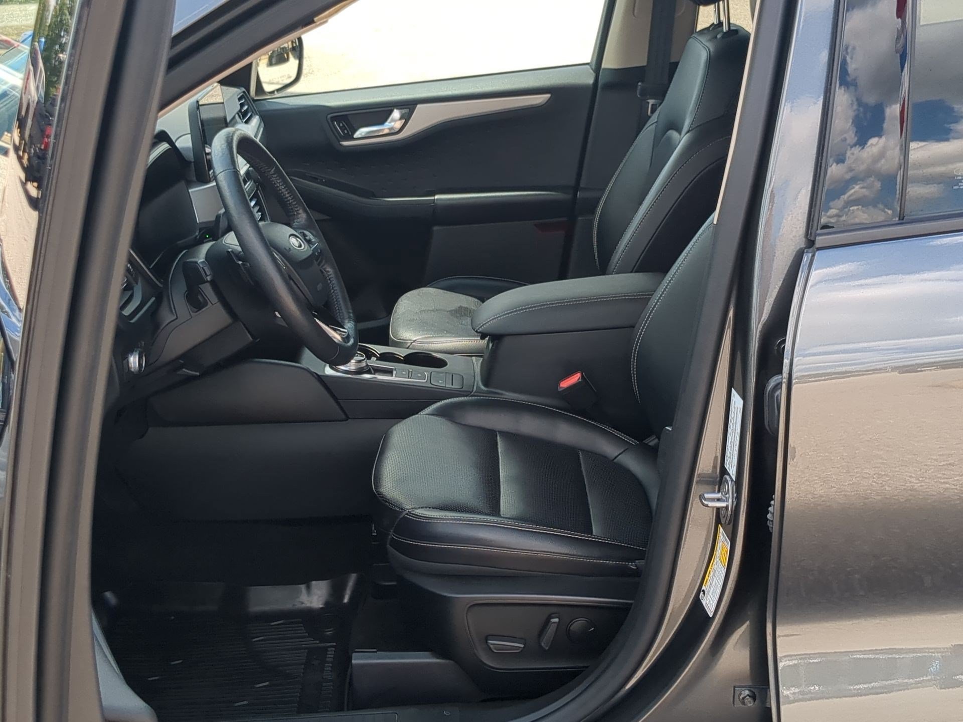 Used 2020 Magnetic Metallic Ford SEL image 11