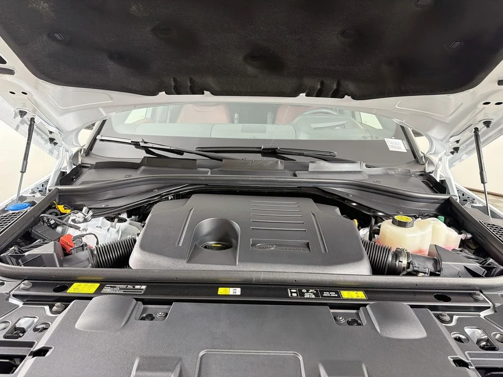 New 2026 Fuji White Land Rover Dynamic SE image 32
