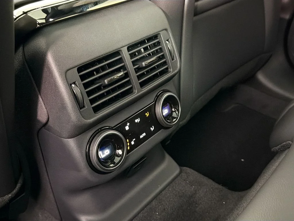 New 2026 Fuji White Land Rover Dynamic SE image 27