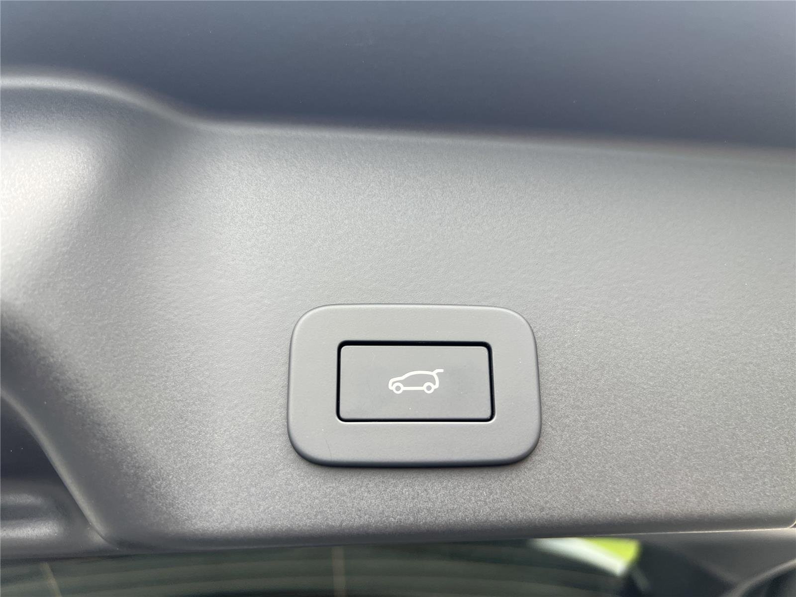 New 2026 Eiger Grey Land Rover Dynamic SE image 33