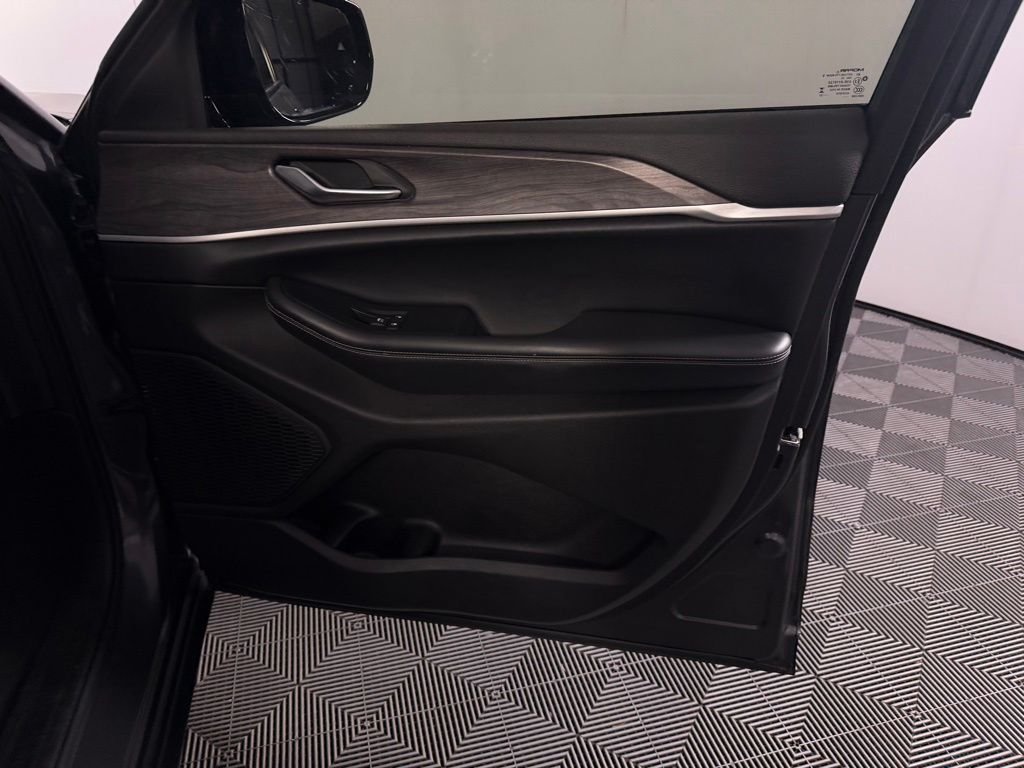 Used 2023 Gray Jeep Limited image 31