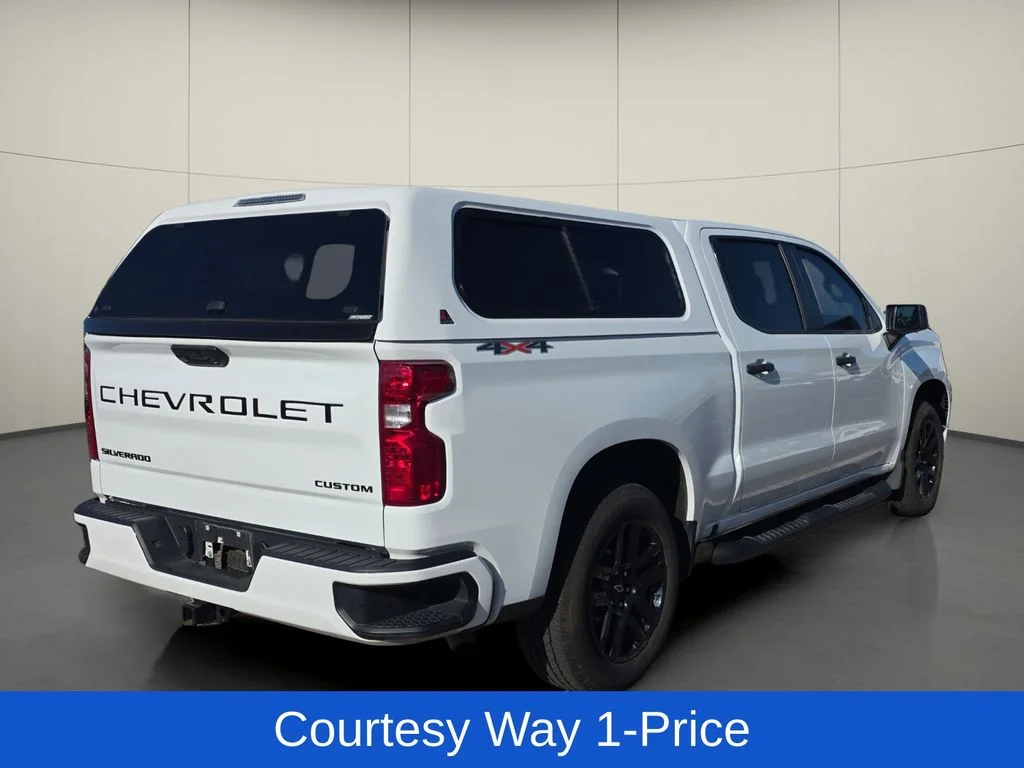 Used 2023 White Chevrolet Custom image 9