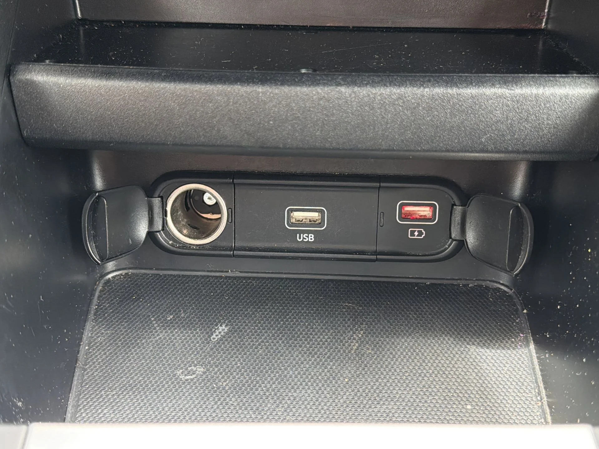Certified Used 2024 Aurora Black Pearl Kia LXS image 9