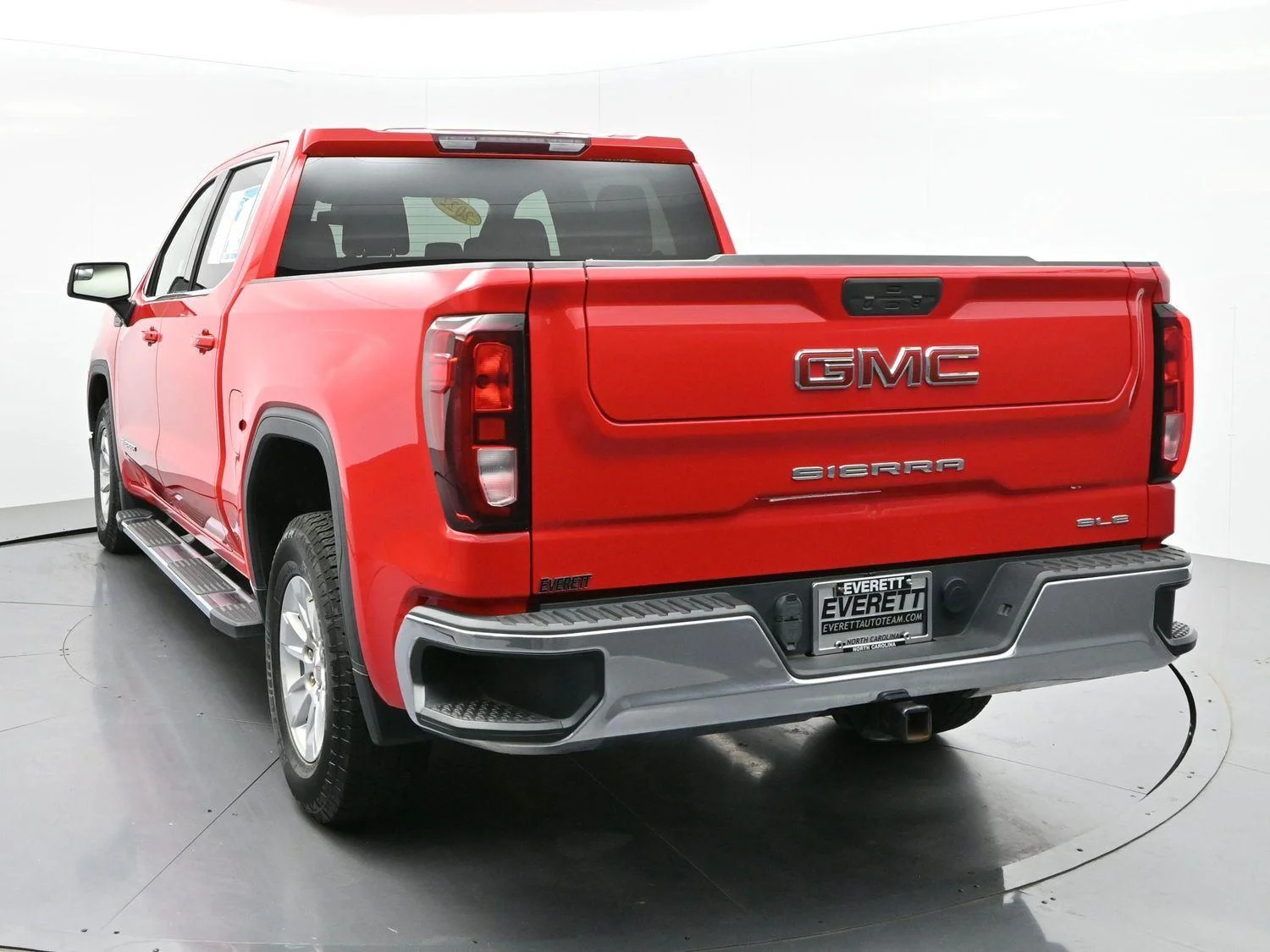 Used 2022 Cardinal Red GMC SLE image 5