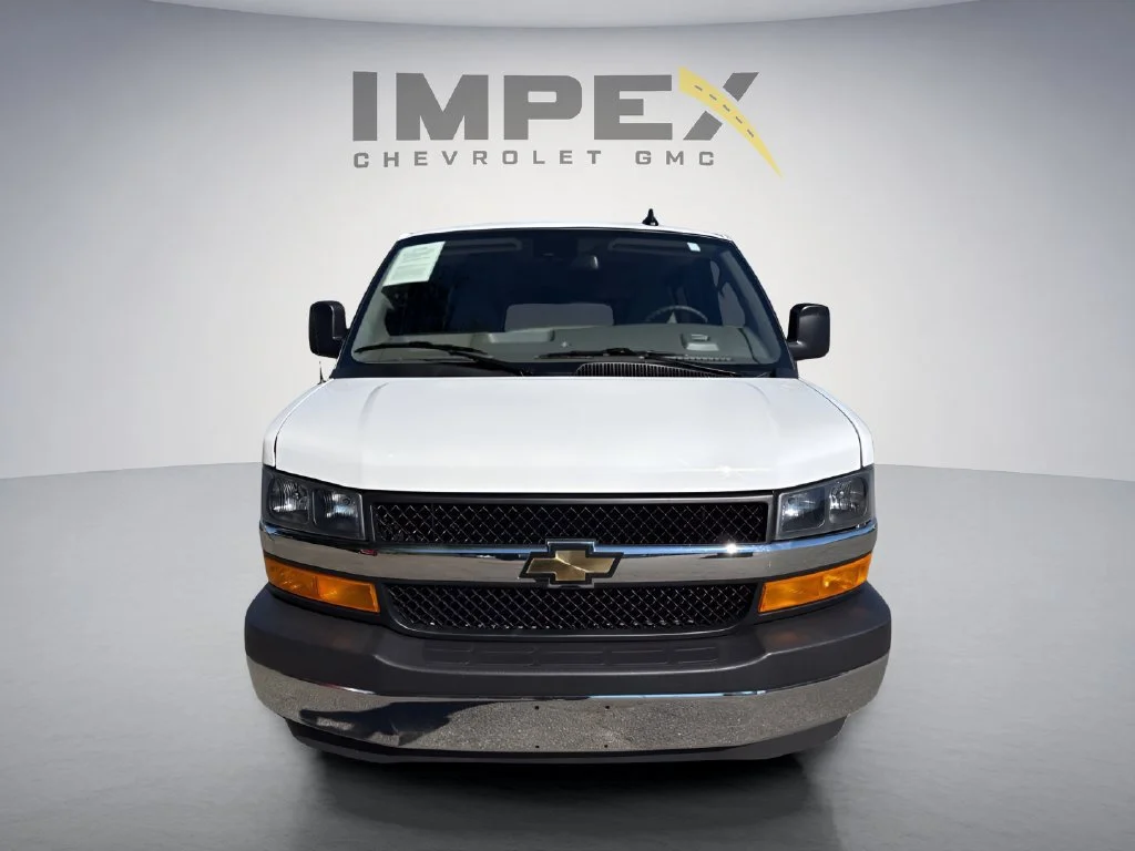 Used 2025 Summit White Chevrolet 1LT image 8