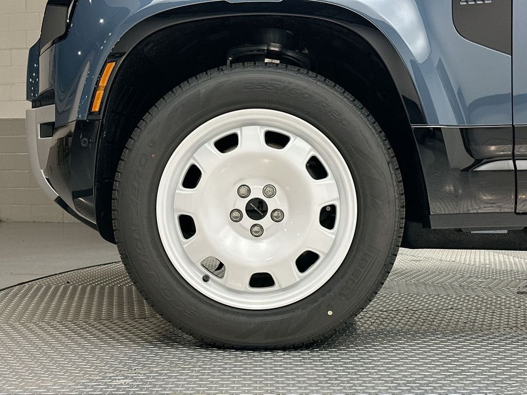New 2026 Tasman Blue Metallic Land Rover X-Dynamic SE image 5