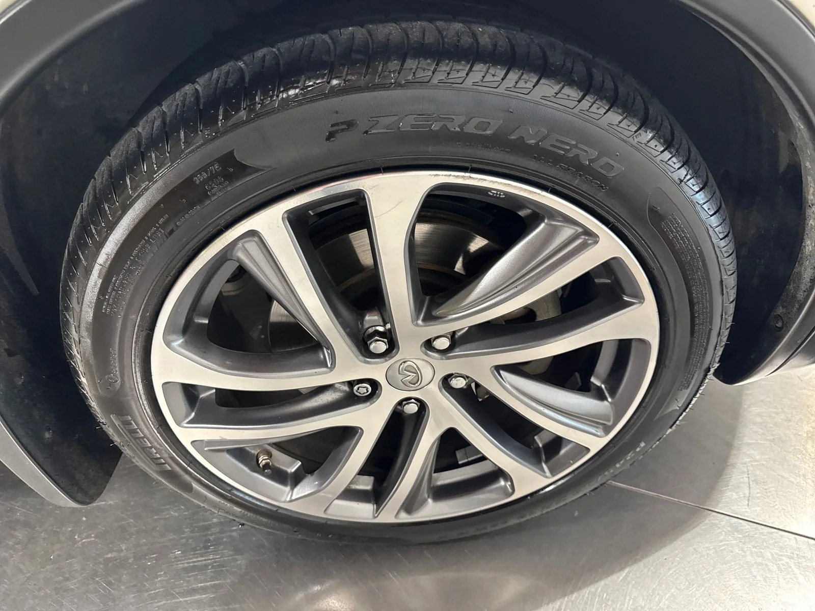 Used 2017 White INFINITI Base image 14