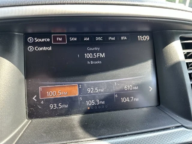 Used 2019 White Nissan SL image 15