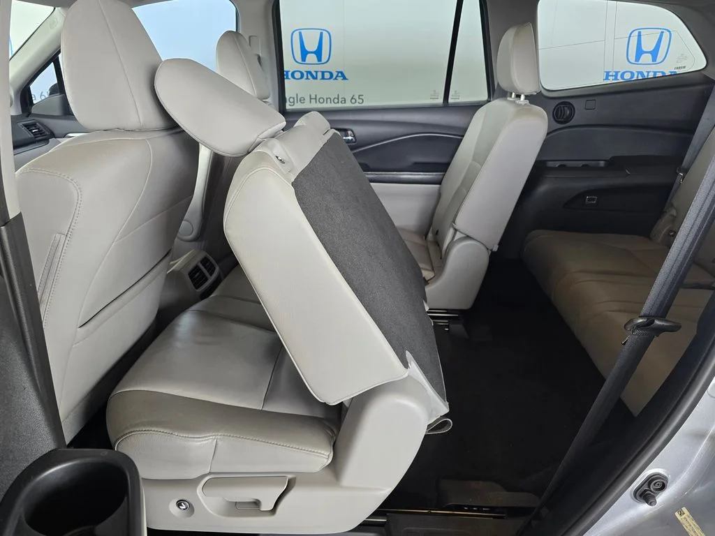 Used 2016 Silver Honda EX-L image 35