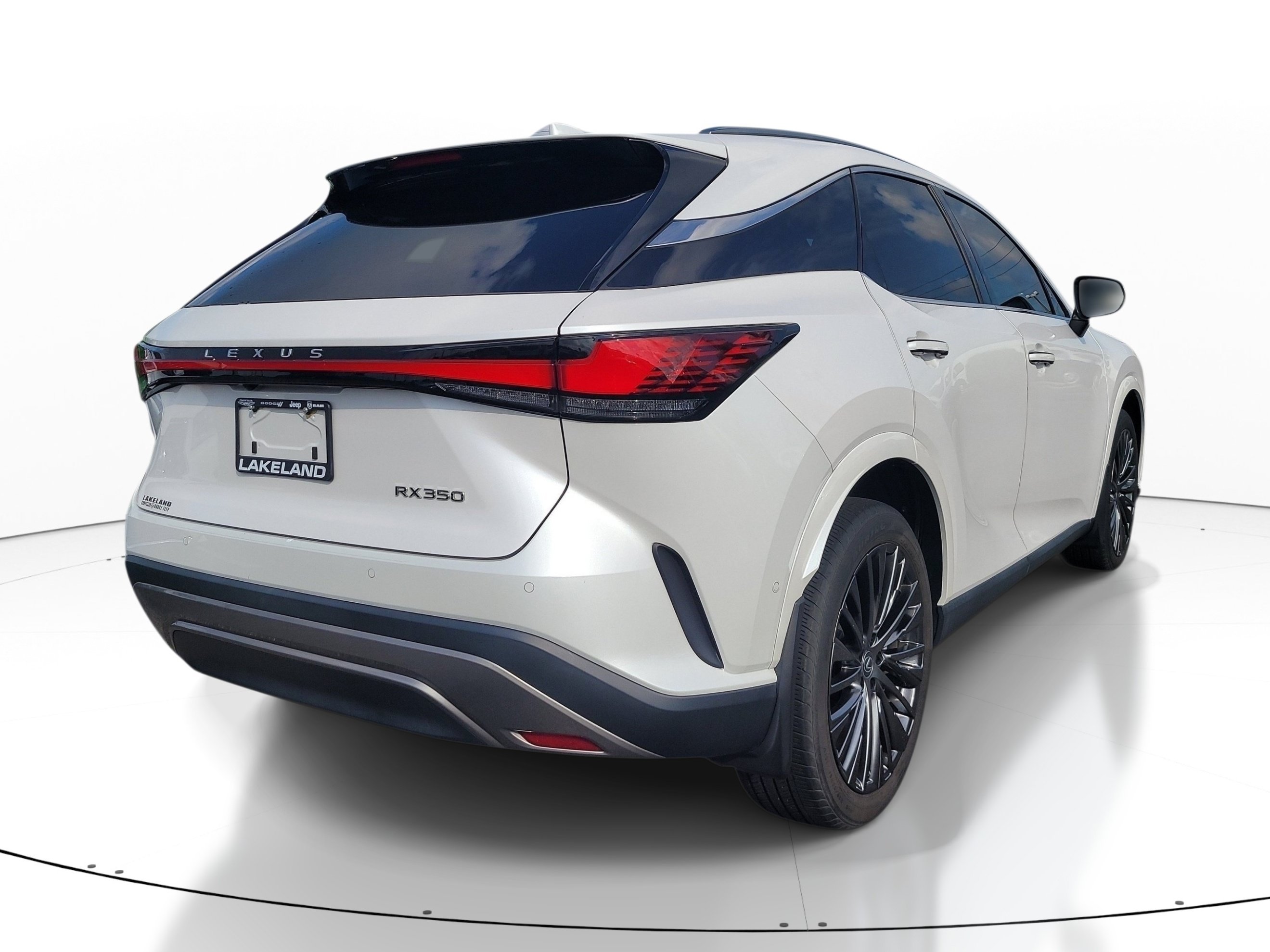Used 2023 White Pearl Lexus 350 Luxury image 3