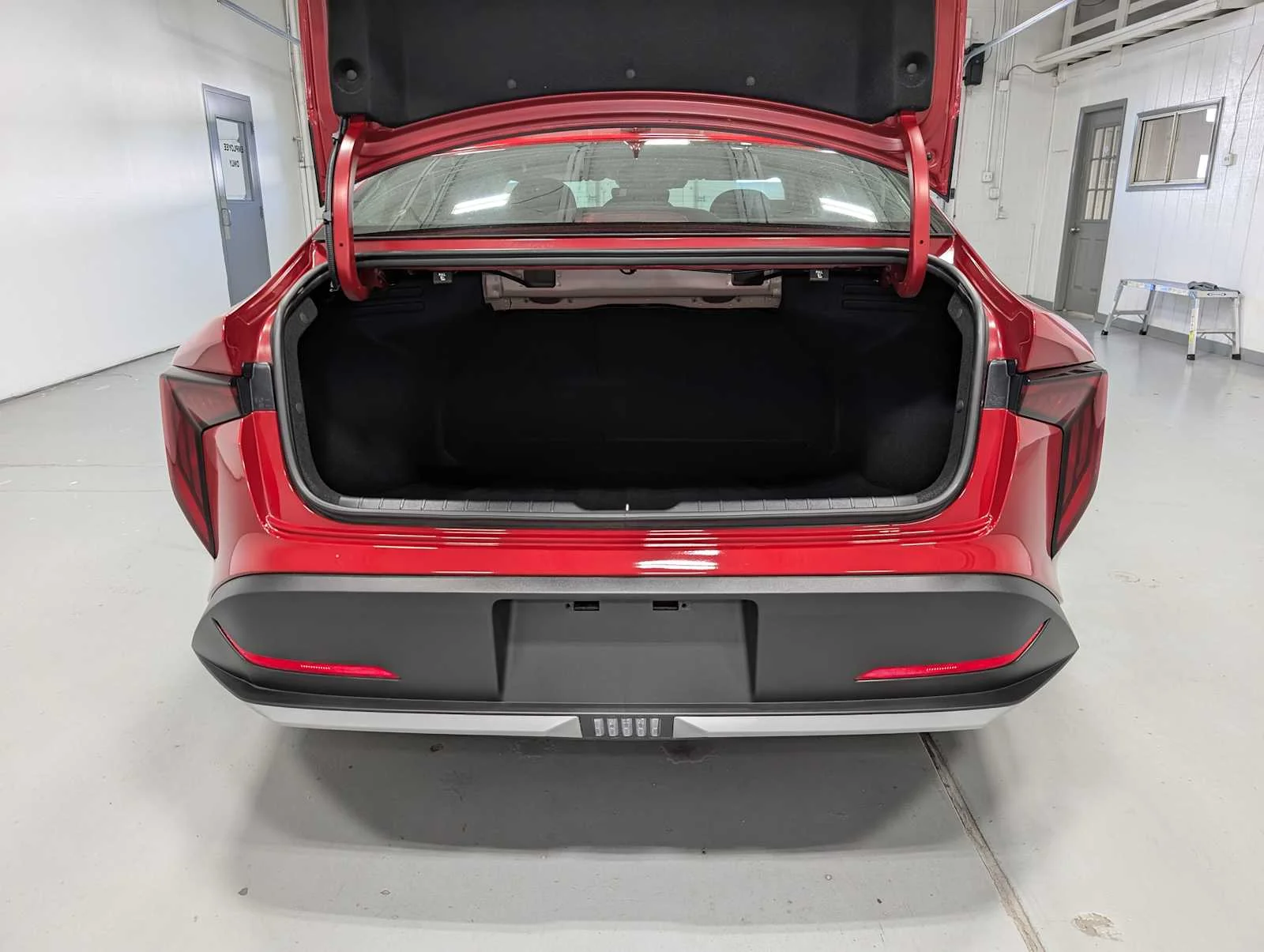 Used 2025 Currant Red Kia EX image 38