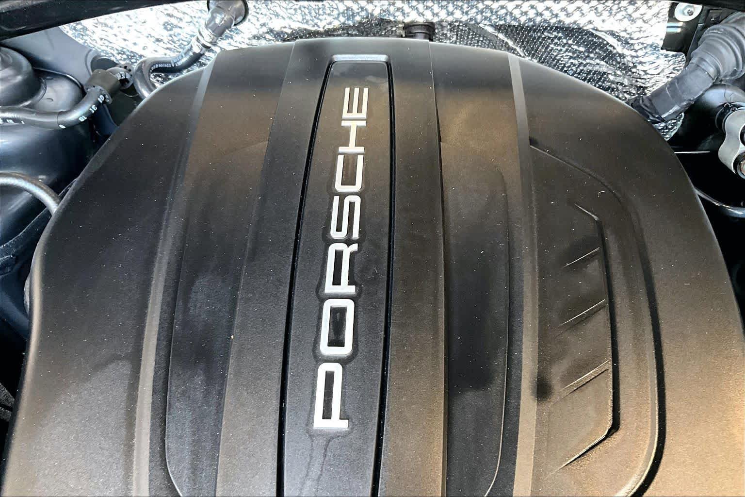 Used 2018 Agate Grey Metallic Porsche Sport Edition image 33