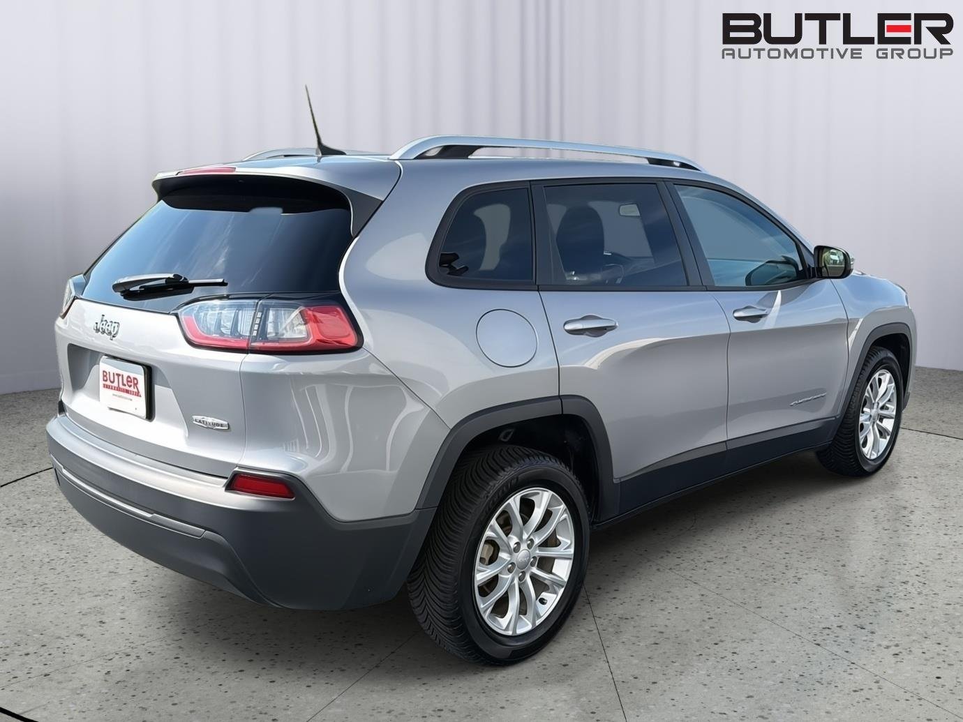 Used 2020 Billet Silver Metallic Clearcoat Jeep Latitude image 6
