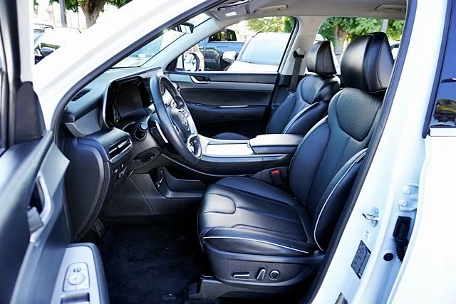 Used 2025 White Hyundai SEL image 13