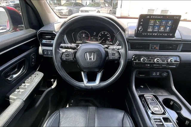Used 2024 Radiant Red Metallic II Honda EX-L image 8