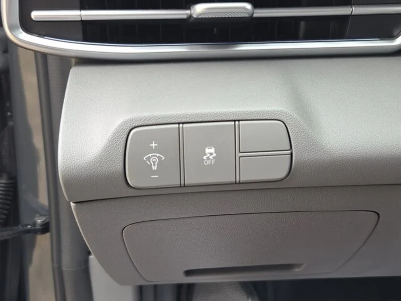 Used 2025 Gray Hyundai SEL Convenience image 26