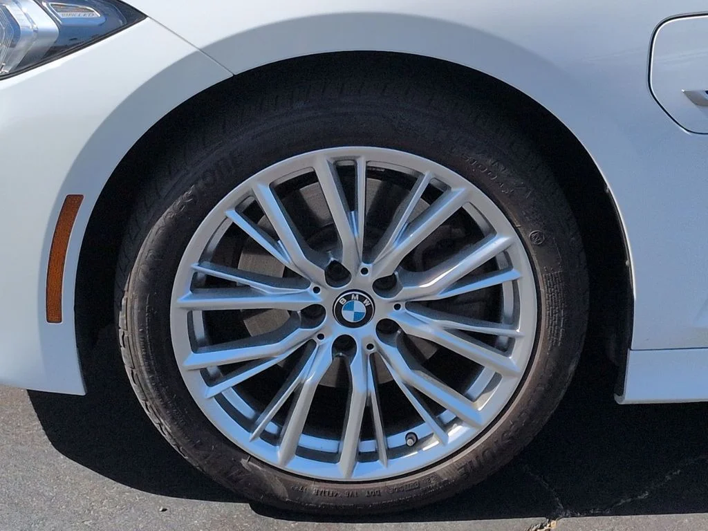 Used 2023 White BMW 330e iPerformance image 10