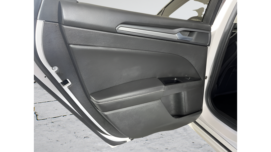 Used 2014  Ford Titanium image 11