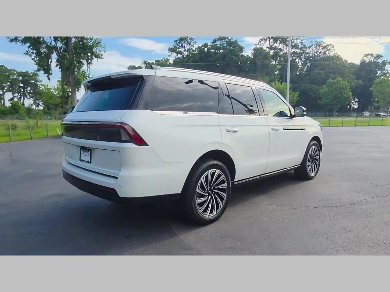 Used 2025 White Lincoln Black Label image 3