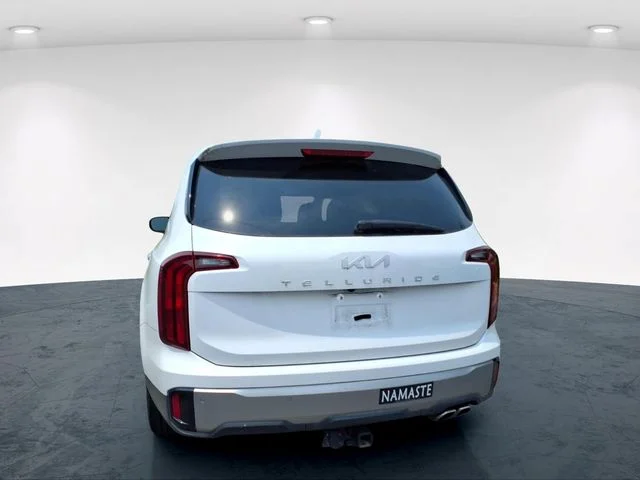 Used 2025 White Kia S image 15