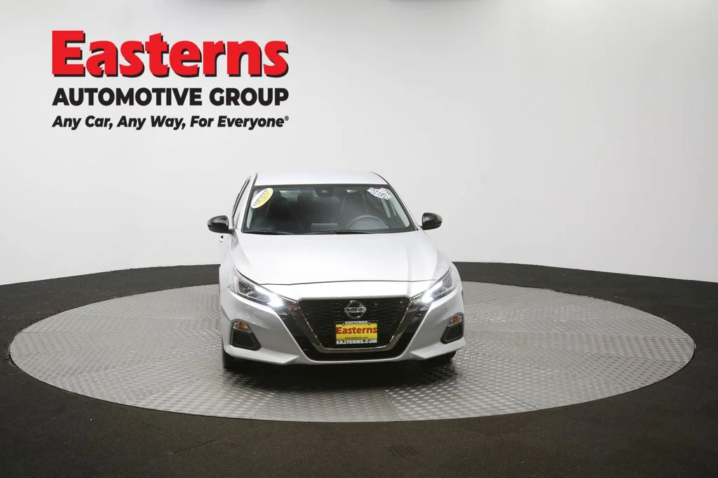 Used 2022 Silver Nissan 2.5 SR image 48
