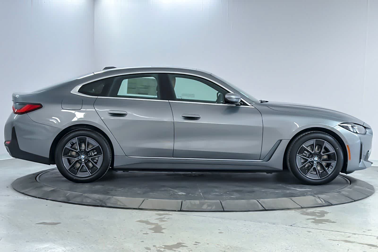 New 2026 Skyscraper Grey Metallic BMW eDrive40 image 8