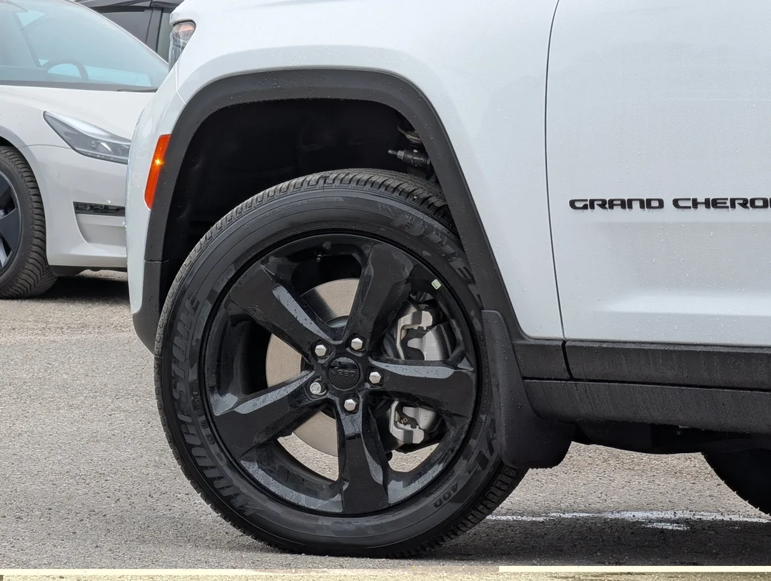 New 2026 White Jeep Altitude - - 4x4 - 20 Gloss Black Wheels - Remote Start - Capri Leatherette & More! image 9