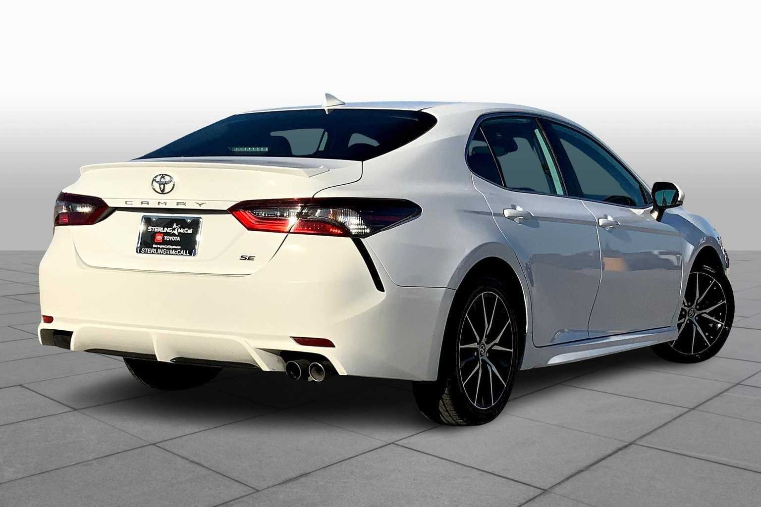 Used 2022 White Toyota SE image 13