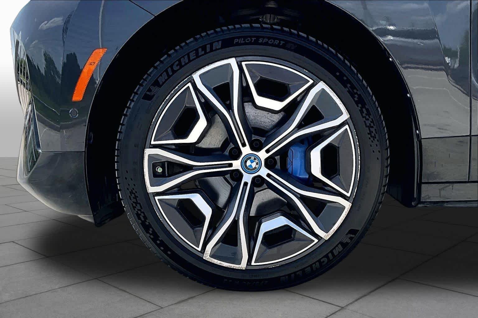 Used 2024 Dark Graphite Metallic BMW xDrive50 image 10