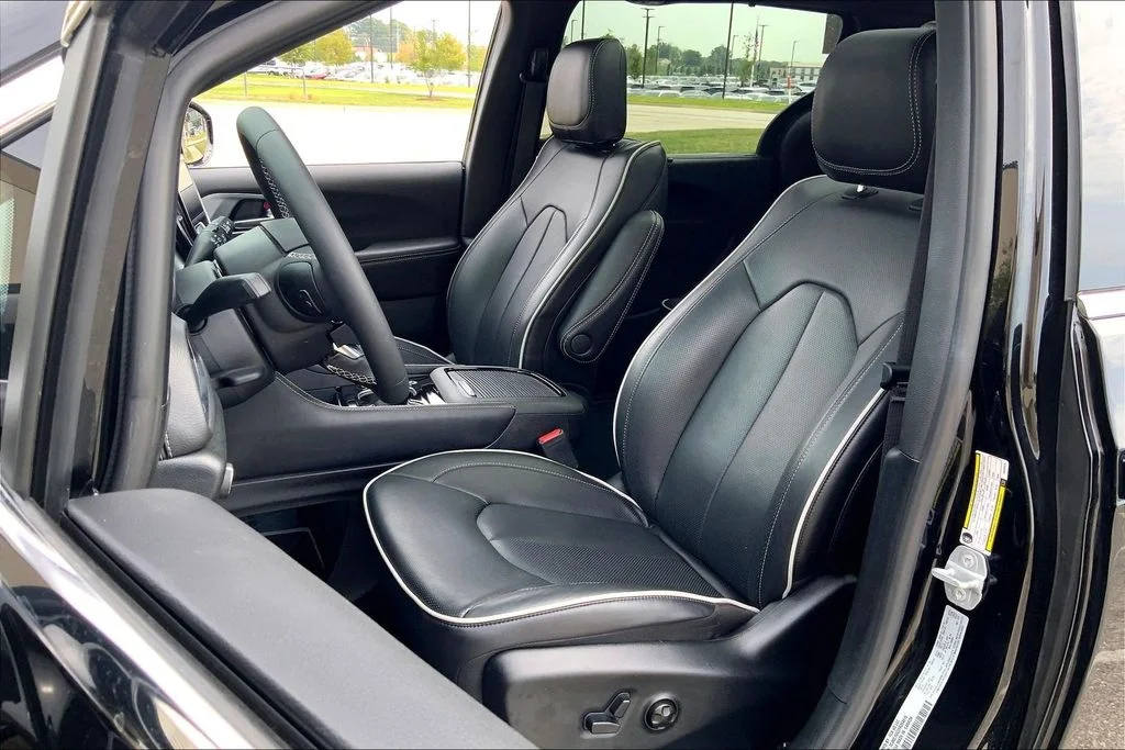 2026 Chrysler Pacifica Limited - Photo 24