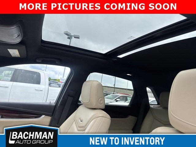 Used 2019 Crystal White Tricoat Cadillac Luxury FWD image 4