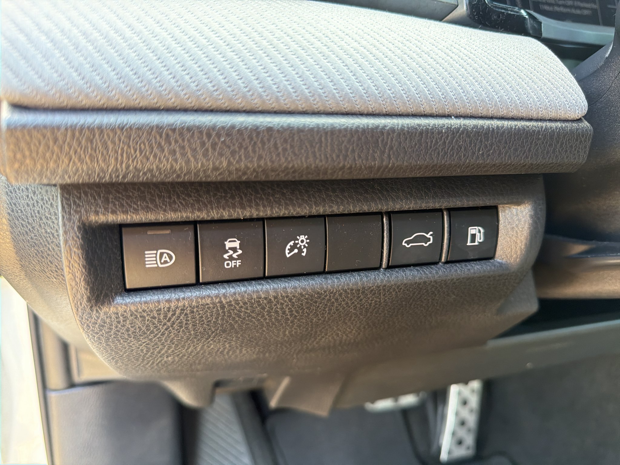 Used 2025 Ice Cap Toyota SE image 12