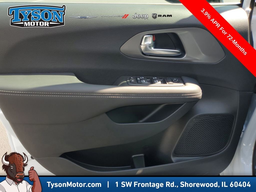 2026 Chrysler Voyager LX - Photo 24