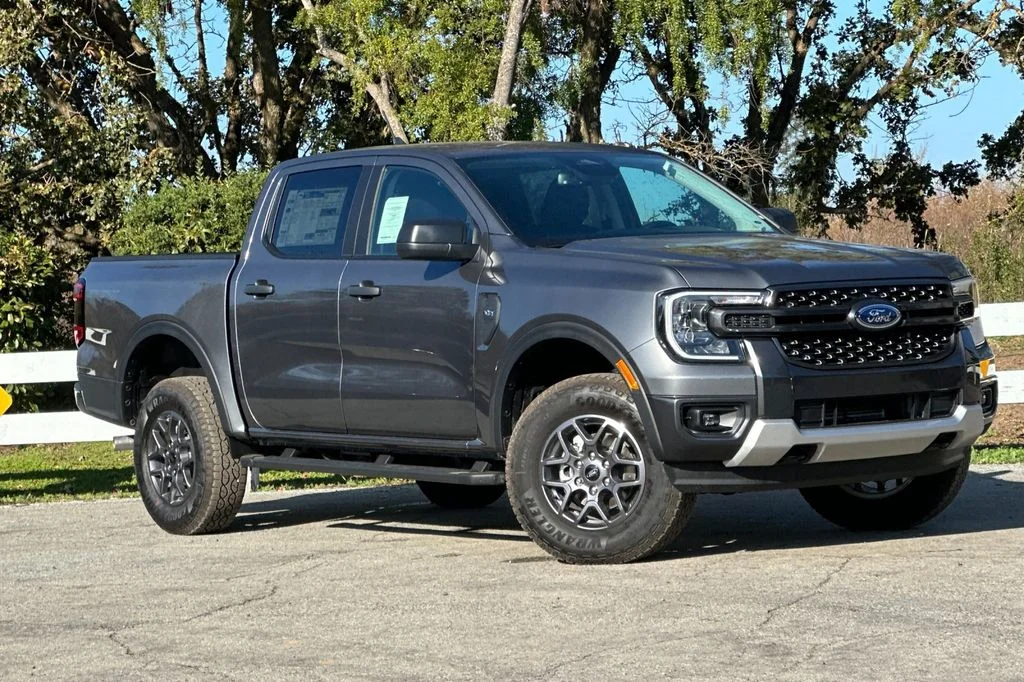 New 2025 Gray Metallic Ford XLT image 2