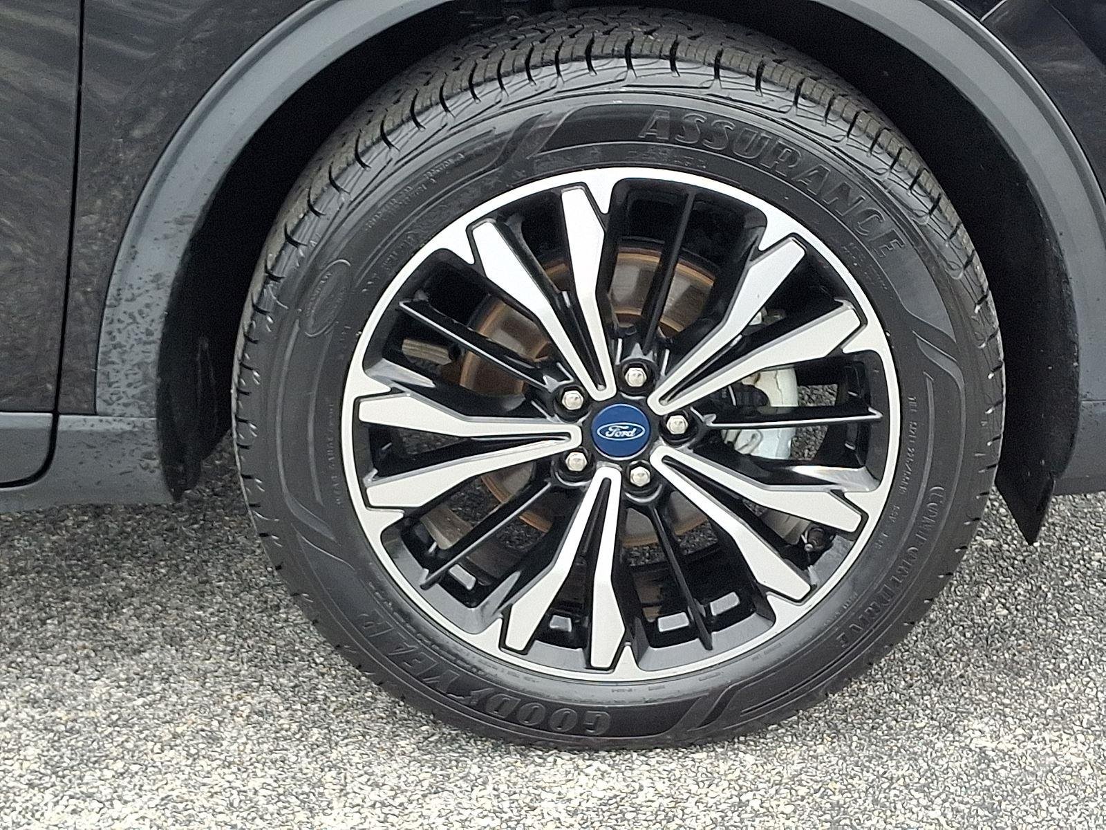 Certified Used 2022 Agate Black Ford SEL image 8