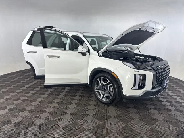 Used 2025 White Hyundai SEL Premium image 13