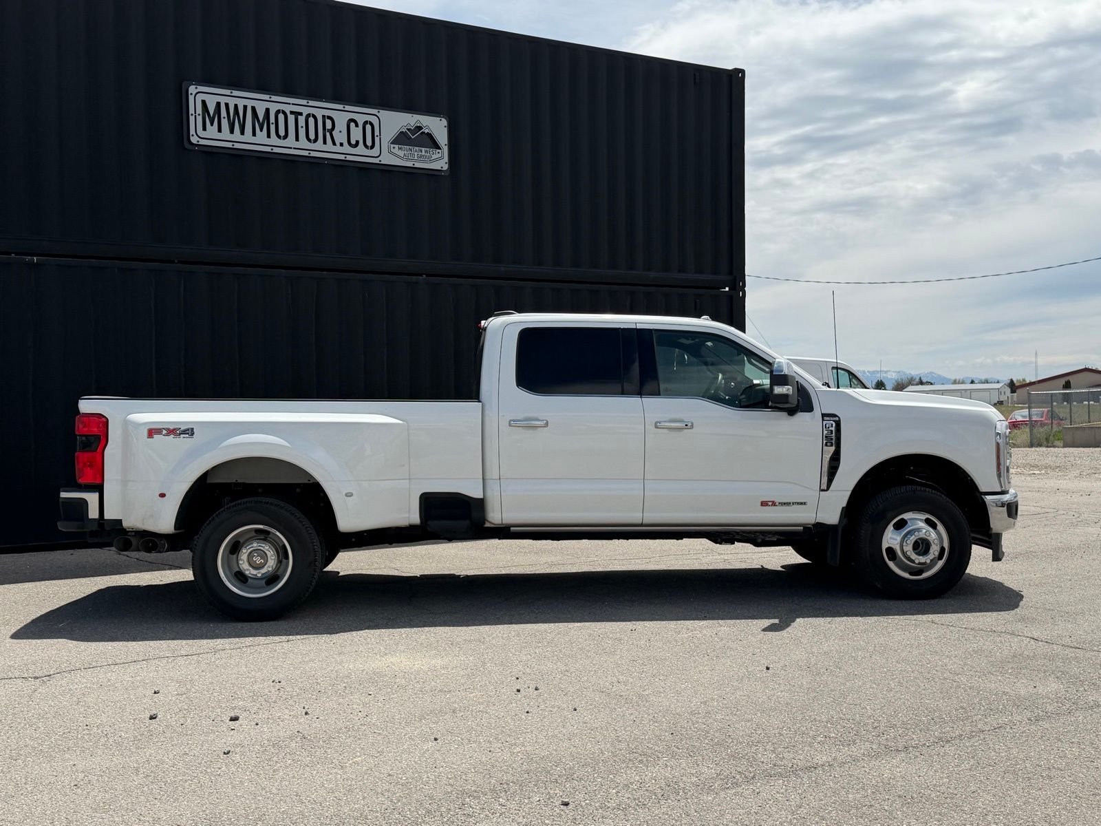 View vehicle photo 3