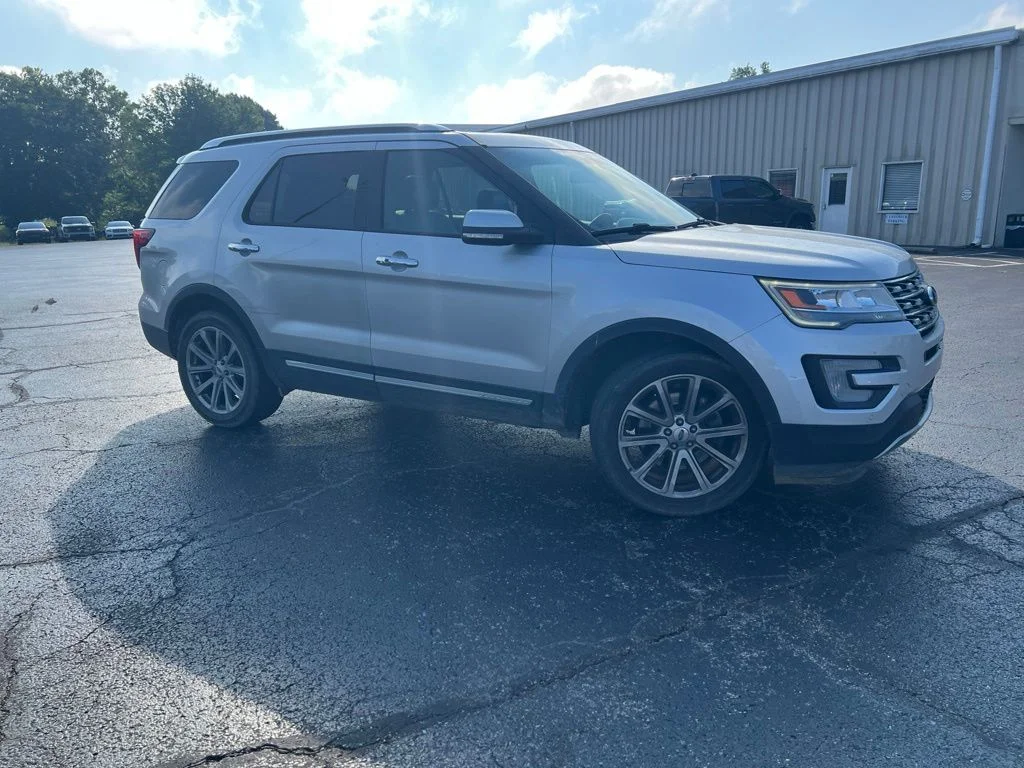 Used 2017 Ingot Silver Ford Limited image 2