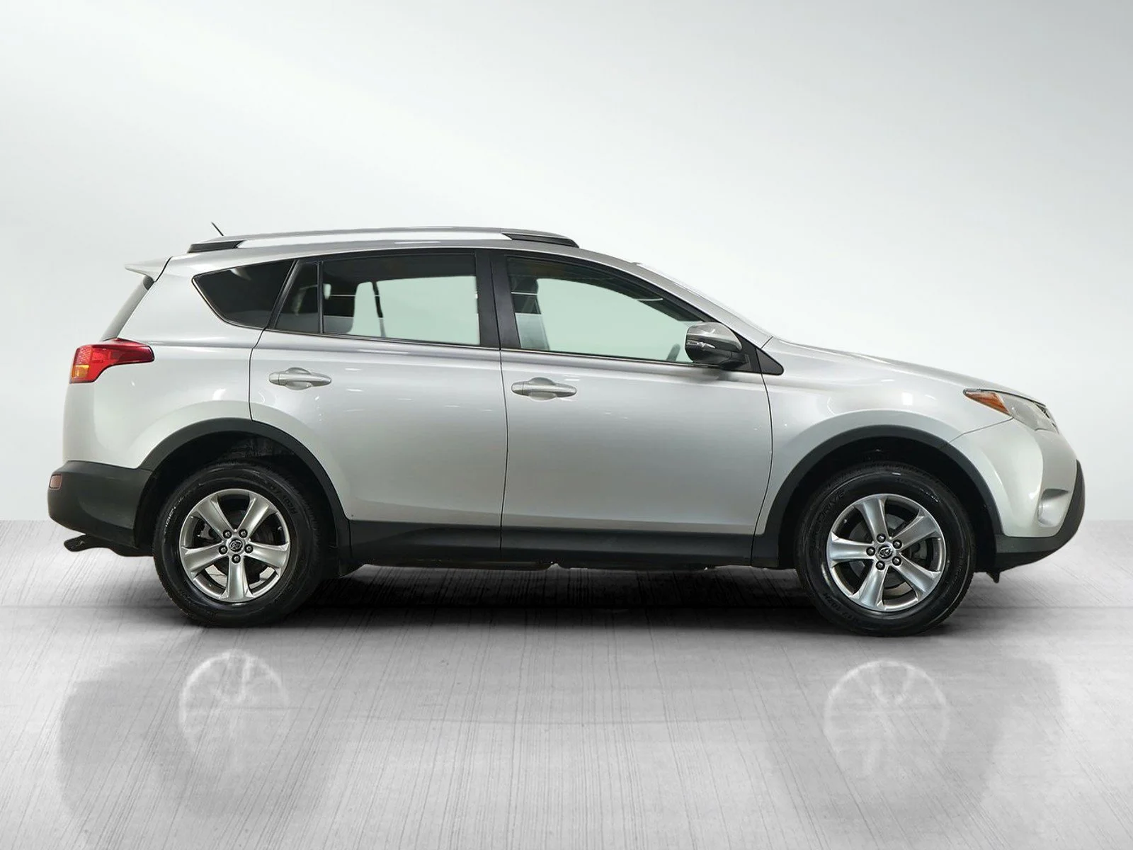 Used 2015  Toyota XLE image 6