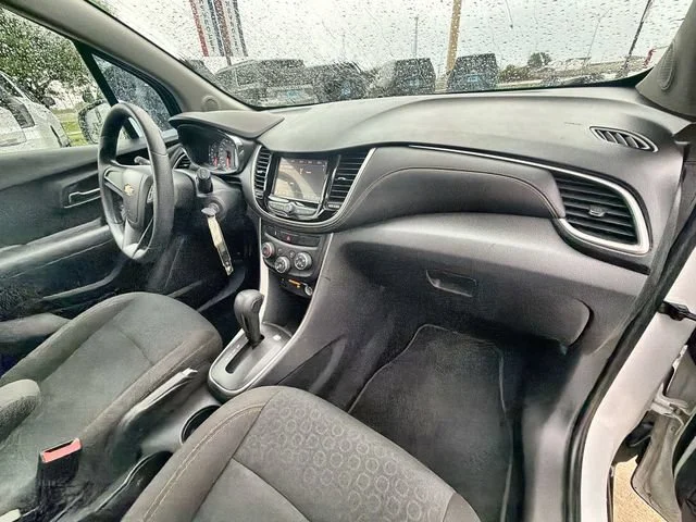 Used 2018 SUMMIT WHITE Chevrolet LS image 27
