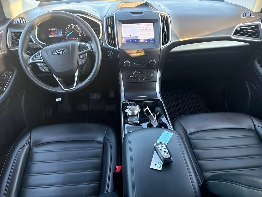 Used 2020  Ford SEL image 10