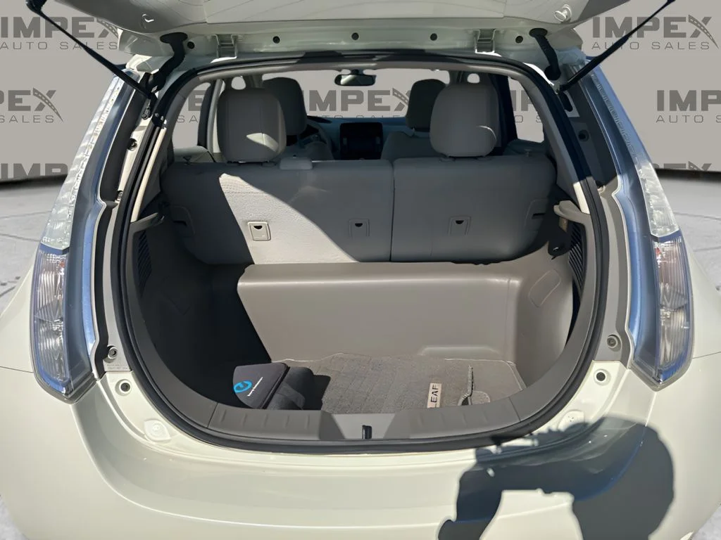 Used 2012 White Nissan SV image 26