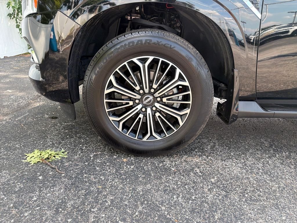 Used 2025 Black Nissan Platinum image 47