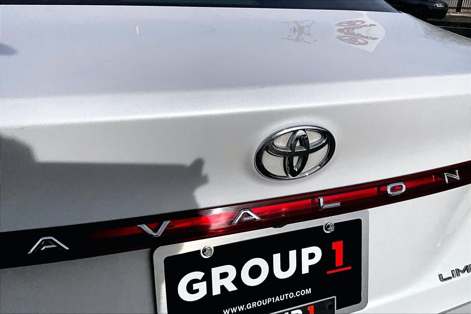 Used 2019 Wind Chill Pearl Toyota Limited image 27